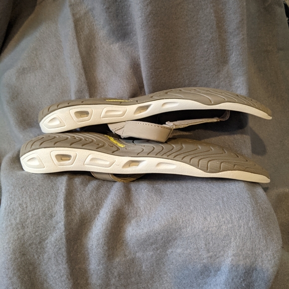 Columbia Flip Flops - Picture 4 of 4